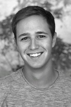 Pierce Nathan-Calvin Baechler interpreta Altar Boy