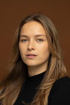 Olivia Sawyer interpreta Applicant