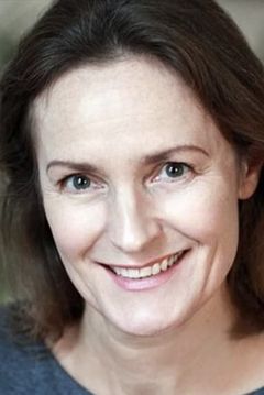 Heather Bleasdale interpreta Receptionist