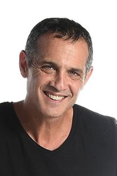 Nati Ravitz interpreta State Trooper