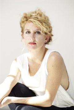 Antonia Buresi interpreta Nadia, la pharmacienne