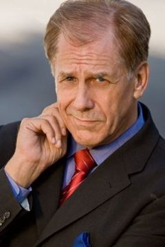 Timothy Oman interpreta Narrator