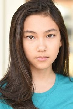 Adin Steckler interpreta Jin-Lisa
