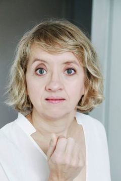 Anna Böttcher interpreta Female Russian Typist