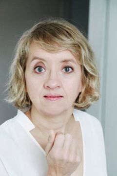 Anna Böttcher interpreta Frau Miller