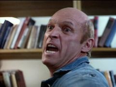 James Lemp interpreta Commander