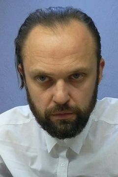Roman Khalaimov interpreta Arkan