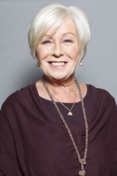 Eilish O'Carroll interpreta MJ