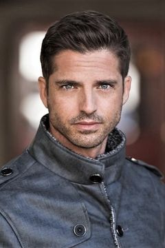 Scott Bailey interpreta Jonathan