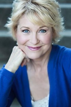 Dee Wallace interpreta Donna