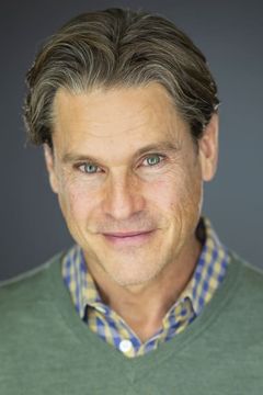 William McNamara interpreta Richard