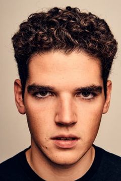 Martin Mille interpreta Enzo