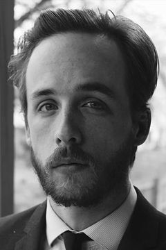 Casey Sill interpreta Corporal Pesce