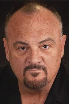Jeremy Roberts interpreta Bobby the Bouncer