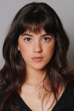 Rocío Hernández interpreta Stephanie