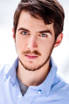 Nick Preston interpreta Chase