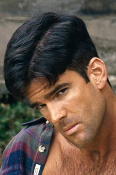 Joe Kent interpreta Two-Face Henchman (uncredited)