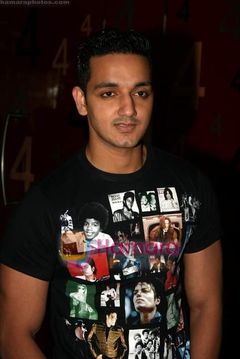 Rehan Khan interpreta Rishi