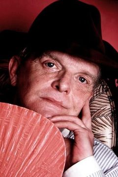 Truman Capote interpreta Truman Capote Look-Alike (uncredited)