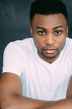 Ryan Rosery interpreta Kingston