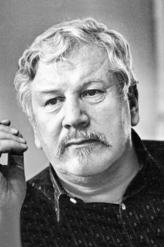 Peter Ustinov interpreta Prince John (voice)