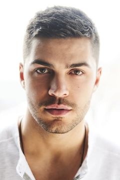 Jason Diaz interpreta Daniel Burke