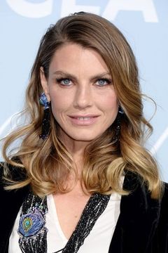 Angela Lindvall interpreta Blonde in Mercedes