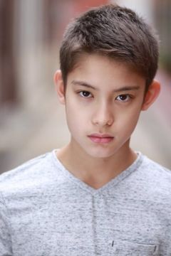 Aidan Kennedy interpreta Middle School Student