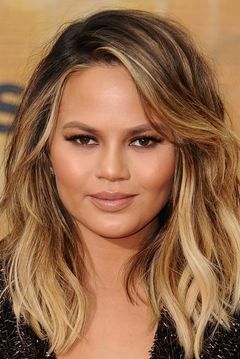 Chrissy Teigen interpreta Hailey Posey (voice)