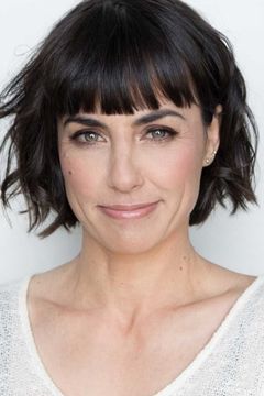 Constance Zimmer interpreta Claudia