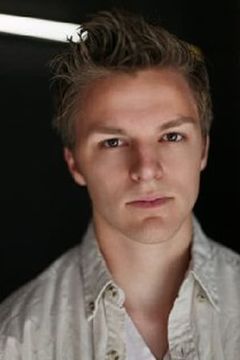 Tristan Peach interpreta Charlie