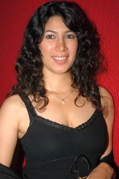 Shivani Tanksale interpreta Priya's Colleague #2