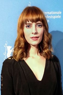 Cornelia Ivancan interpreta Anna the Mole