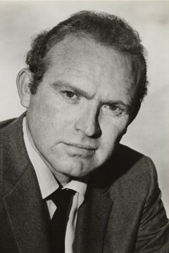 Gene Evans interpreta Tom Danby