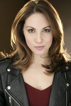 Alyse Zwick interpreta News Anchor