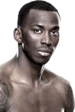 Anthony Njokuani interpreta Guard 4