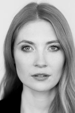 Paulina Chapko interpreta Anna Hellman
