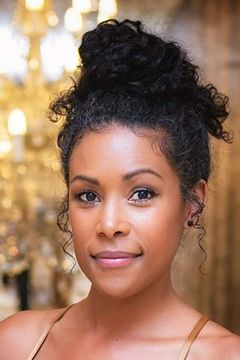 Schelaine Bennett interpreta Comms Officer E3 Sentry