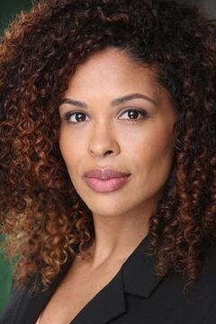 Blythe Howard interpreta Karen