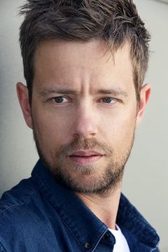 Matt Doran interpreta Elan Sleazebaggano