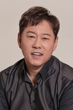 Kim Kwang-shik interpreta Control Team Leader #5