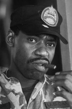 Al Matthews interpreta Maitre D'