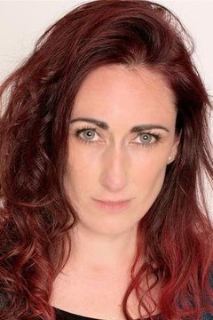 Claire Cooper-King interpreta Gala Dinner Guest (uncredited)