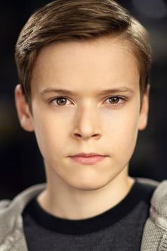 Everett Andres interpreta Jason