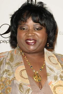 Vickilyn Reynolds interpreta Nancy - Oliver's Secretary