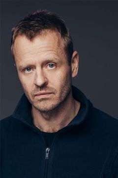 Peder Thomas Pedersen interpreta Lucas Carlsson