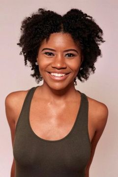Sierra Meshele Williams interpreta Girl 2 (uncredited)