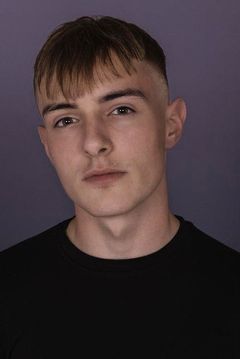 Spencer Elcock interpreta Gang Member