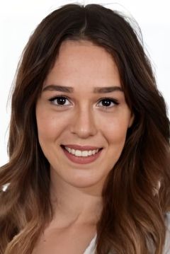 Gizem Kala interpreta Midye Yiyen Kız