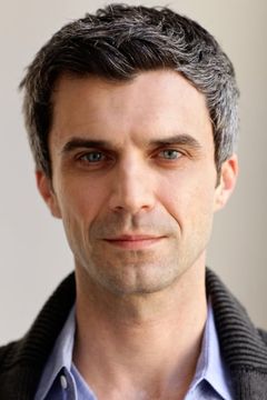 Michael Crane interpreta Lead Fireman